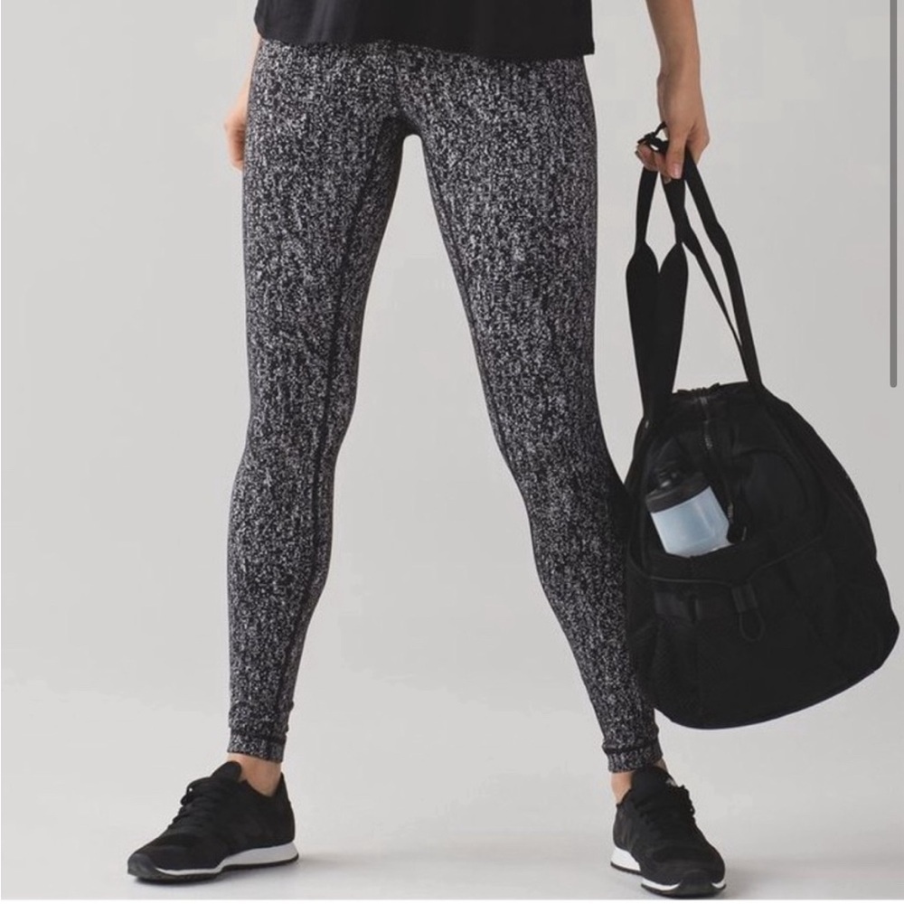 Lululemon EUC Wunder Under Pant (Hi-Rise)
Luon Suited Jacquard Black White
